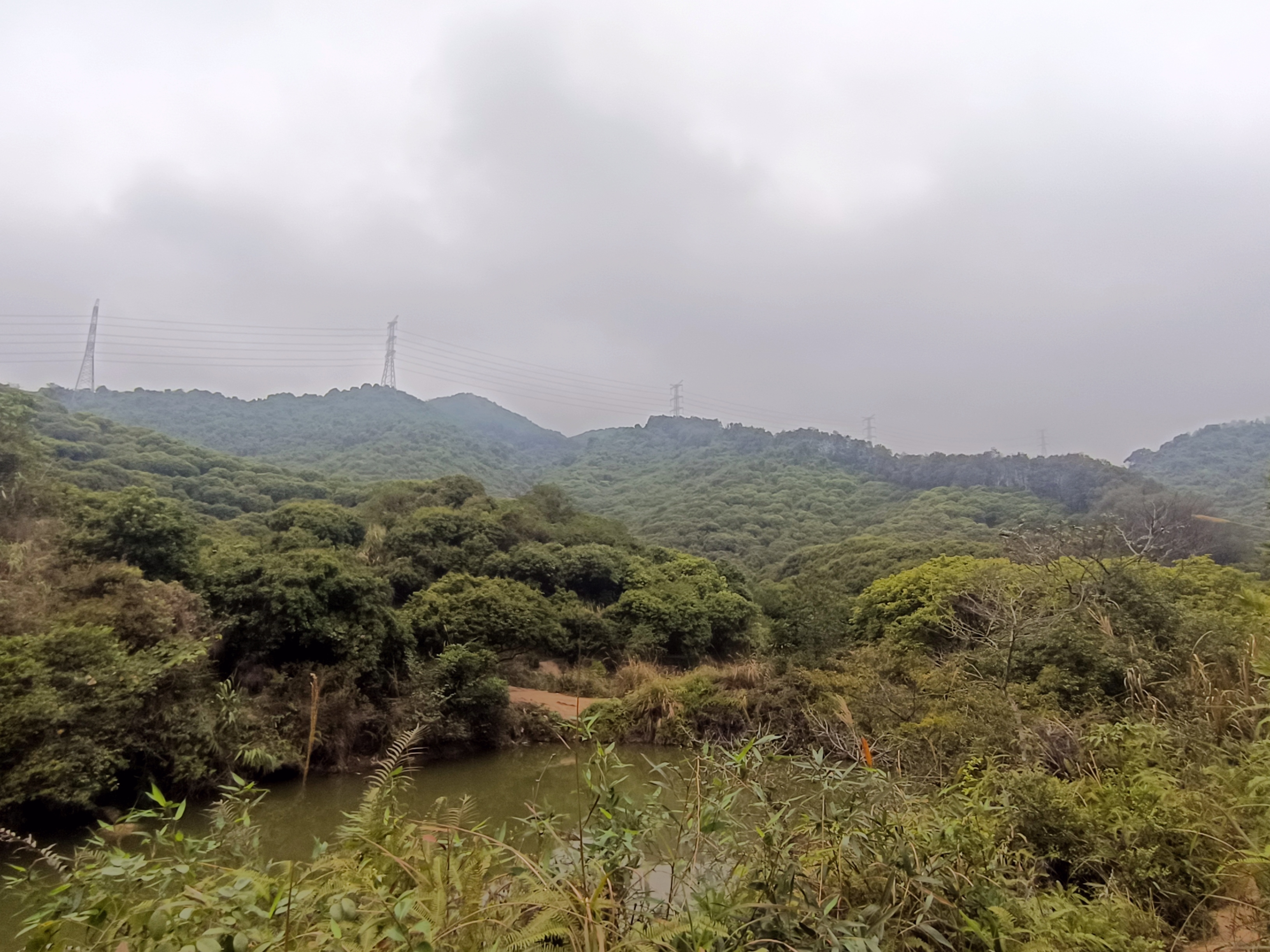 正处于山脚时的风景