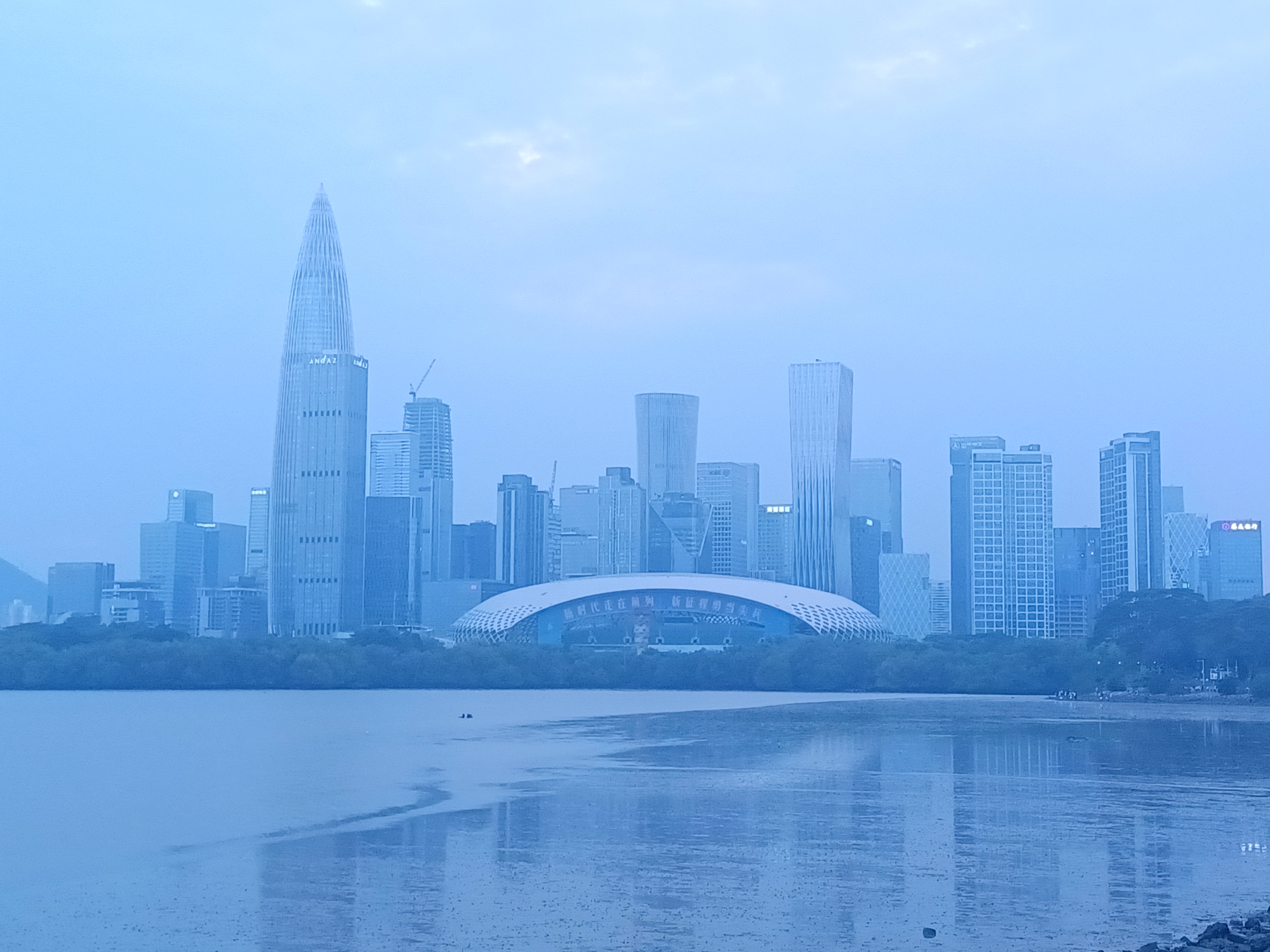 走到另一边处的远景