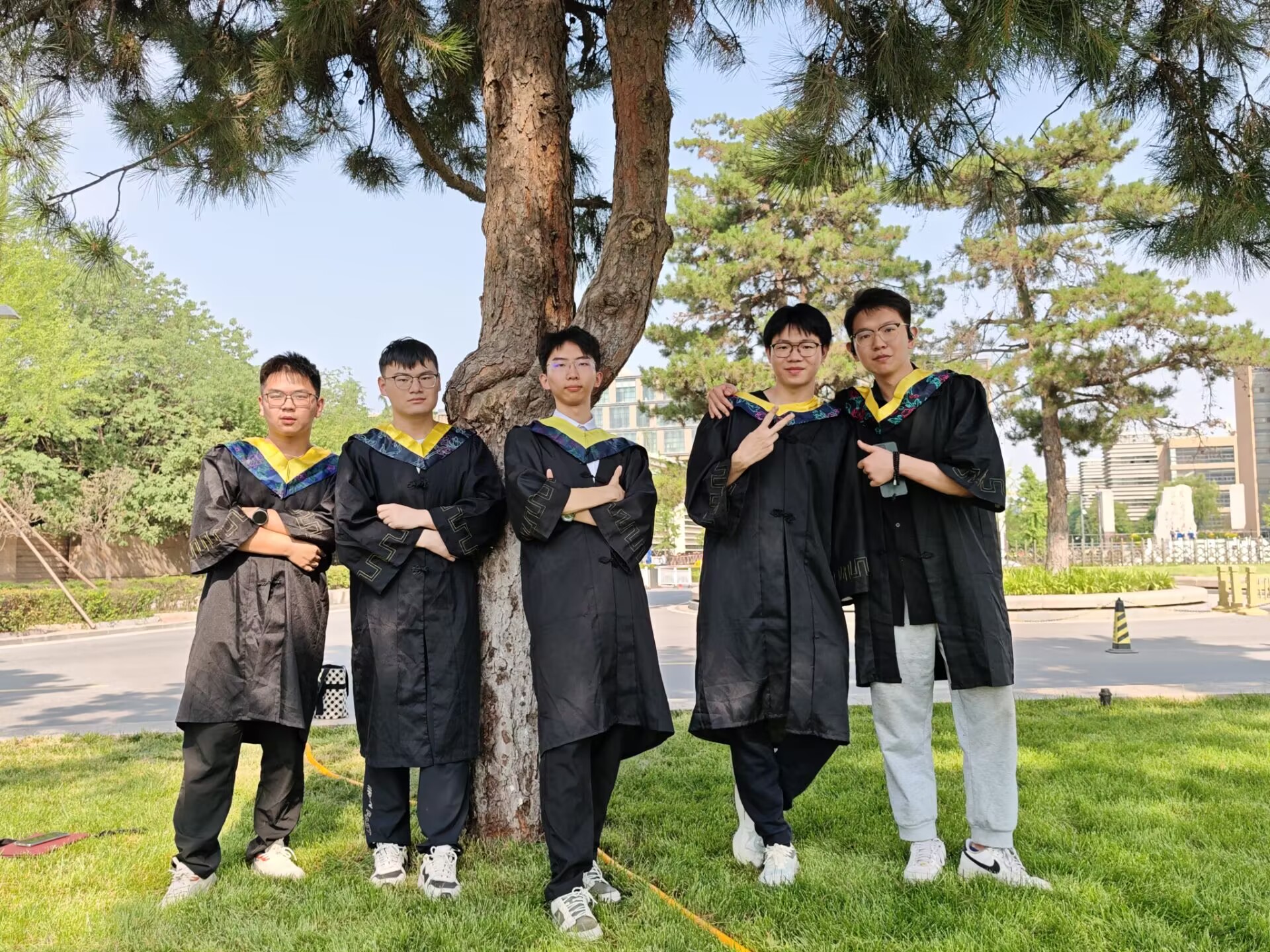 2025/6/13 Meeting with Friends During Graduation from Xidian University
